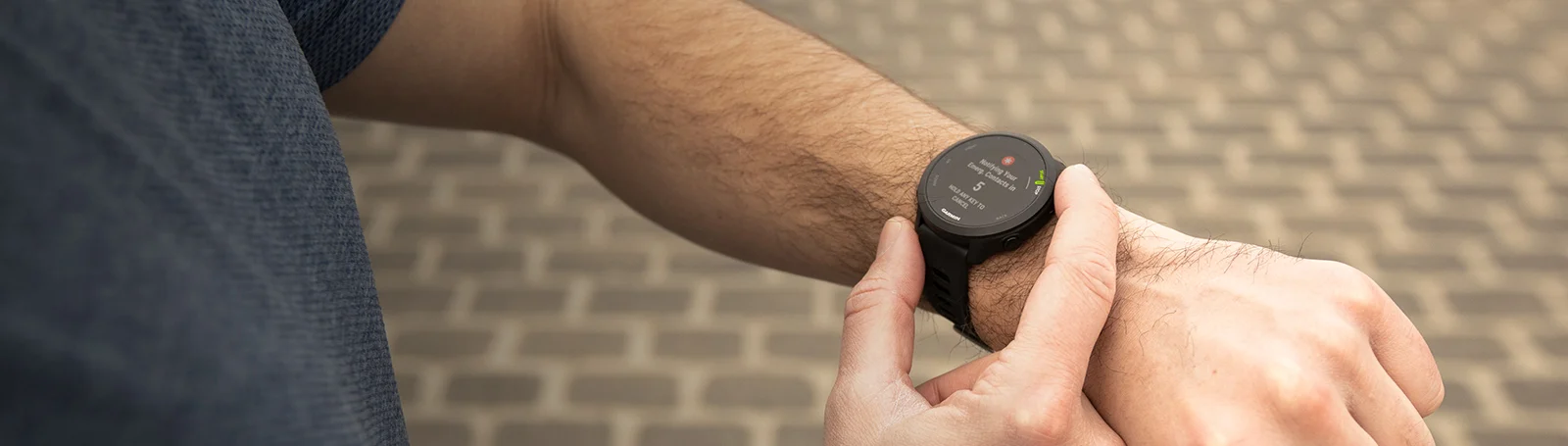 Смарт часовник Garmin Forerunner 55 Black, 1.04" (2.64 cm) MIP дисплей, до 14 дни живот на батерията, GPS, акселерометър, пулсомер, Connect IQ, хидратация, съвместим с Android и Apple устройства, черен - характеристика 17