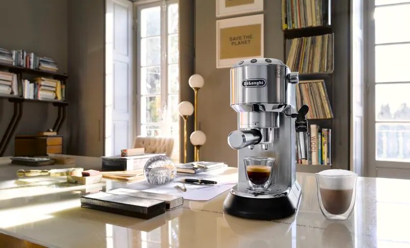 Кафемашина еспресо Delonghi Dedica EC685R, 1300W, 15 bar, Self-priming системата, регулируема капучино система, мобилен воден резервоар, червена - характеристика 1