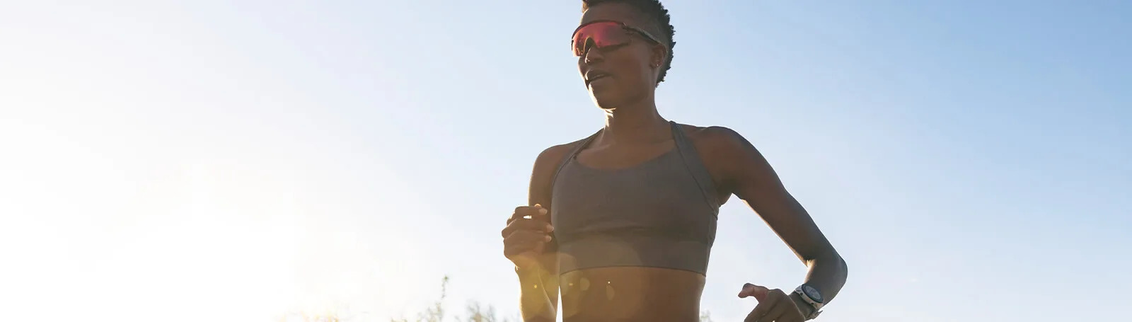 Смарт часовник Garmin Forerunner 955 Solar Whitestone, 1.3" (3.30 cm) MIP дисплей, GPS, Bluetooth, ANT+, Wi-Fi, водоустойчив 5 ATM, бял - характеристика 2