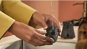 Уред за гладене с пара Philips STH7060/80, 28 г/мин парна струя, резервоари с капацитет 100/200ml, 2 настройки на парата, 1500W, черен - характеристика 6