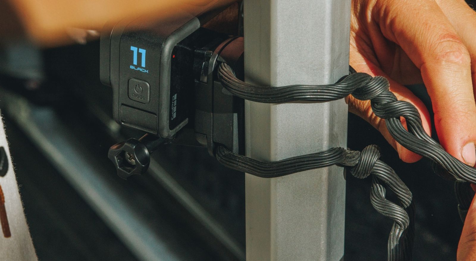 Стойка GoPro Flexible Grip Mount (Featuring Gear Ties), използва сменяеми гумени връзки, включва 2 чифта 16-инчови връзки за многократна употреба, съвместима с GoPro Hero5/6/7/8/MAX/9/10/11, черна - характеристика 1
