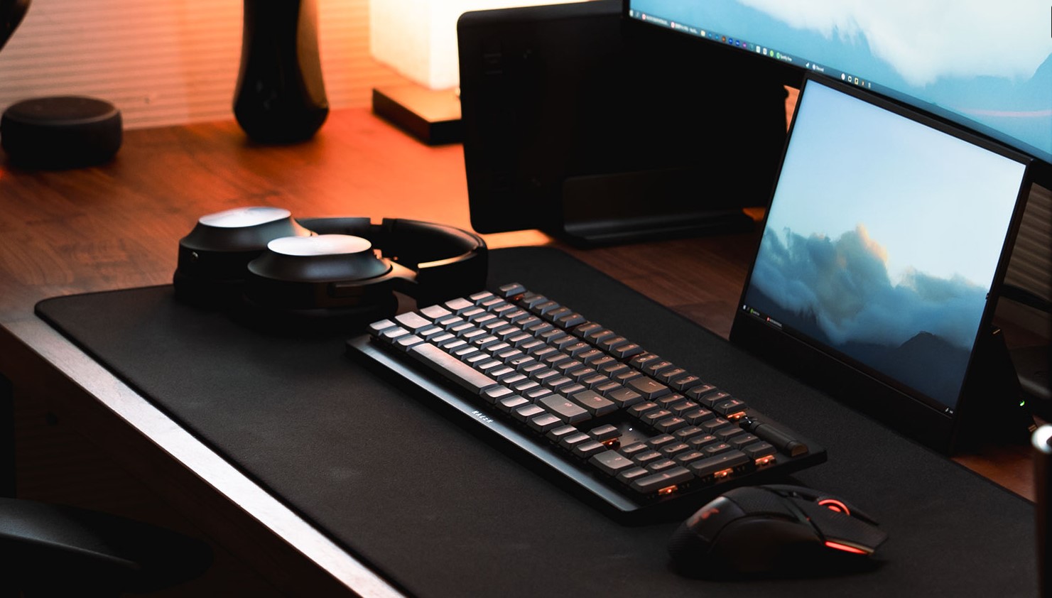 Клавиатура Razer DeathStalker V2, гейминг, механична, RGB подсветка, Razer Linear Optical суичове, черна, USB-C - характеристика 2