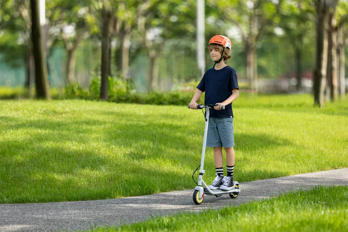 Електрически скутер Segway ZING C10, до 16км/ч скорост, до 50 kg, до 10км пробег, 120W, IPX4 водоустойчив, бял - характеристика 1