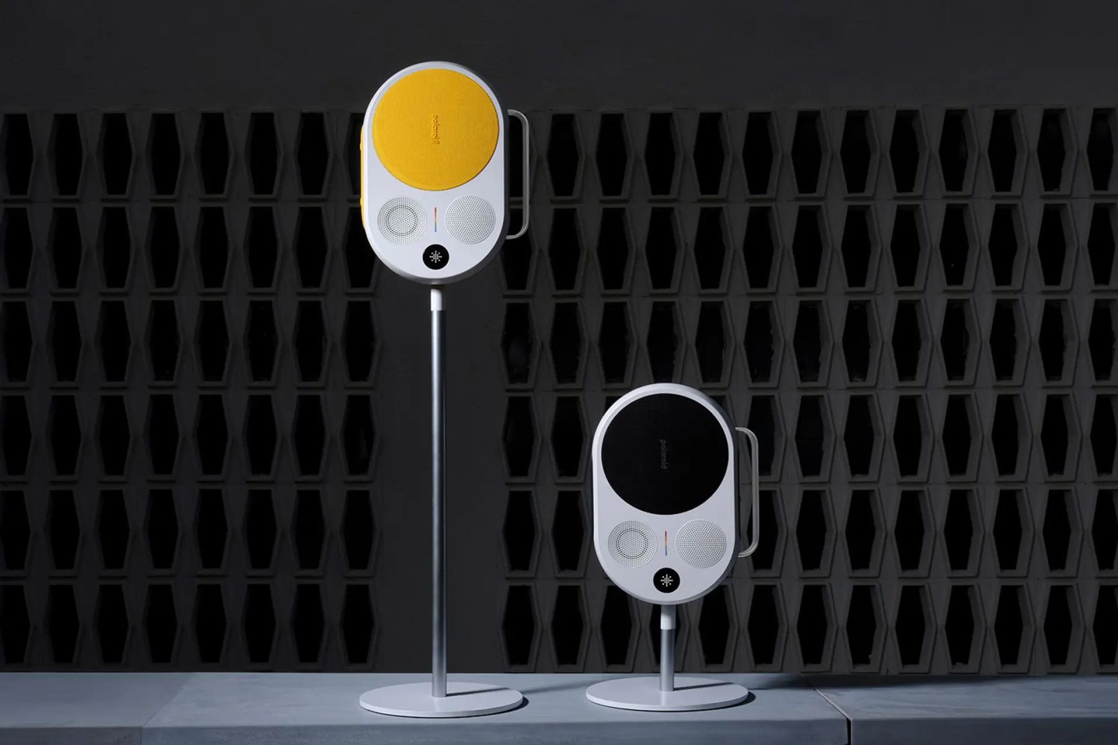 Тонколона Polaroid Music Player 4, 60W RMS, Bluetooth, AUX, USB-C, черно-бяла, преносима, до 15 часа с едно зареждане, LED дисплей - характеристика 1