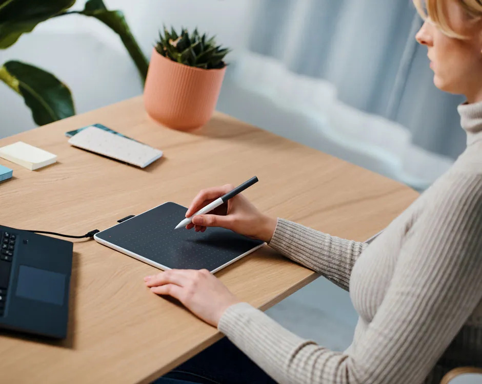 Графичен таблет Wacom One pen tablet M (CTC6110WL)(бял), 2540 lpi, 4096 нива на натиск, Bluetooth, USB - характеристика 1