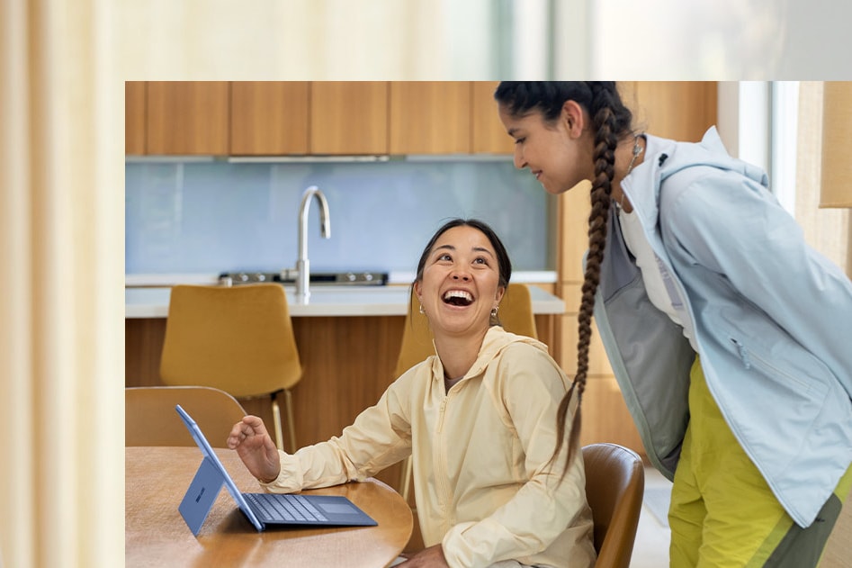 Хибриден лаптоп Microsoft Surface PRO 9 (QEZ-00007)(сребрист), десетядрен Intel Core i5-1235U 1.3/4.4GHz, 13.0" (33.02 cm) PixelSense Flow Glare Touchscreen Display, (Thunderbolt 4), 8GB DDR5, 256GB SSD, Windows 11 Home - характеристика 3