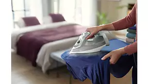 Парна ютия Philips 5000 Series DST5010/10, парен удар 160 г/мин, 40 г/мин непрекъсната пара, 320мл резервоар, незалепваща гладеща повърхност, 2400W, бяла - характеристика 3