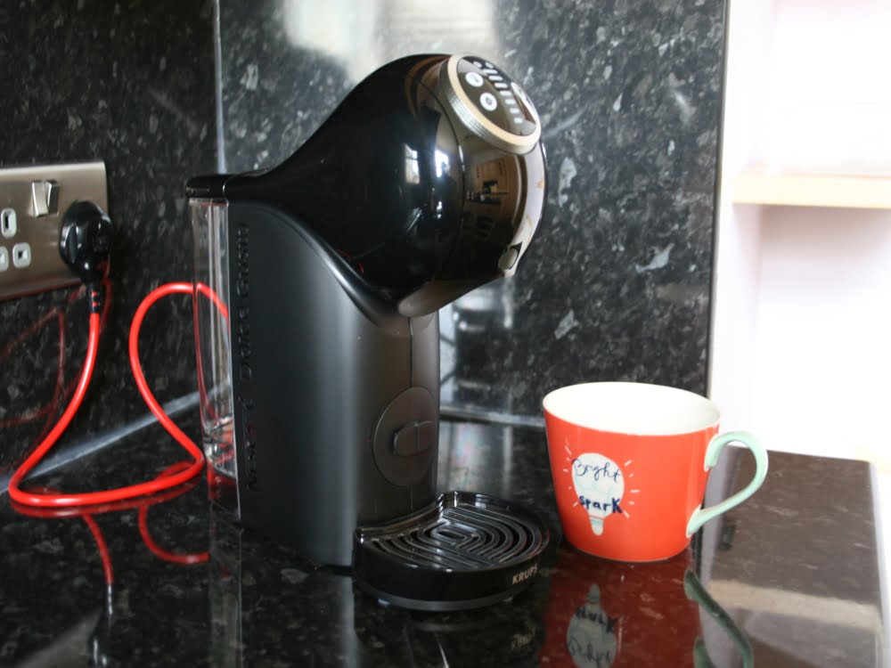 Кафемашина на капсули Krups Nescafe Dolce Gusto Genio S Plus, 1500W, 15 bar, 0.8 l. обем на резервоара за вода, черна - характеристика 1
