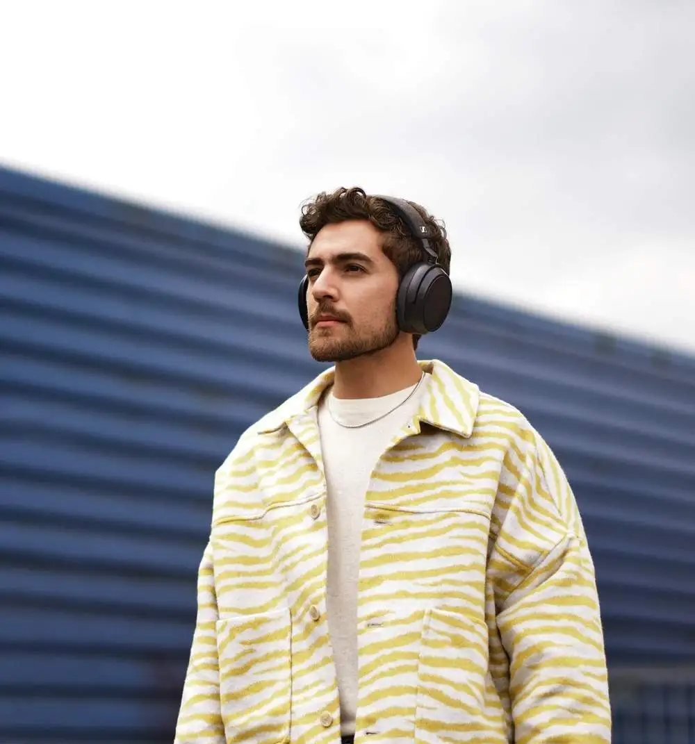 Слушалки Sennheiser MOMENTUM 4, безжични, Bluetooth, микрофон, дo 60 чaca живoт нa бaтepиятa, шумопотискащи, черни - характеристика 4