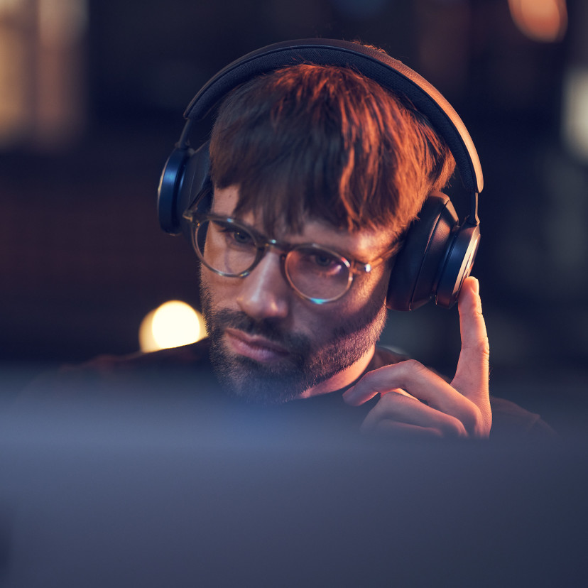 Слушалки Bang & Olufsen Beoplay Portal Black Anthracite (1321000), безжични/жични, микрофон, гейминг, Xbox Wireless, Active Noise Cancellation, до 24 часа работно врене, Bluetooth 5.1, AUX, черни - характеристика 2