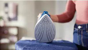 Парна ютия Philips DST3040/70, керамична плоча, 40 г/мин непрекъсната пара, 200 г/мин парен удар, 300ml вместимост на резервоара за вода, анти-капкова система, 2600W, синя - характеристика 5