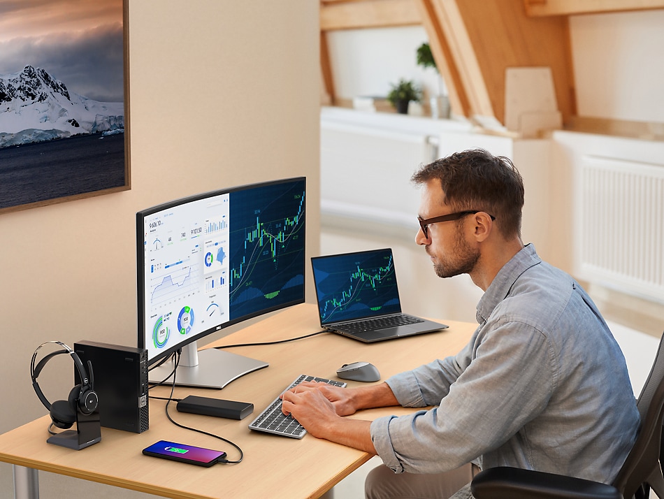 Монитор Dell U3423WE, 34.14" (86.78 cm) IPS панел, WQHD, 5ms, 300 cd/m2, DisplayPort, HDMI, USB-C - характеристика 2
