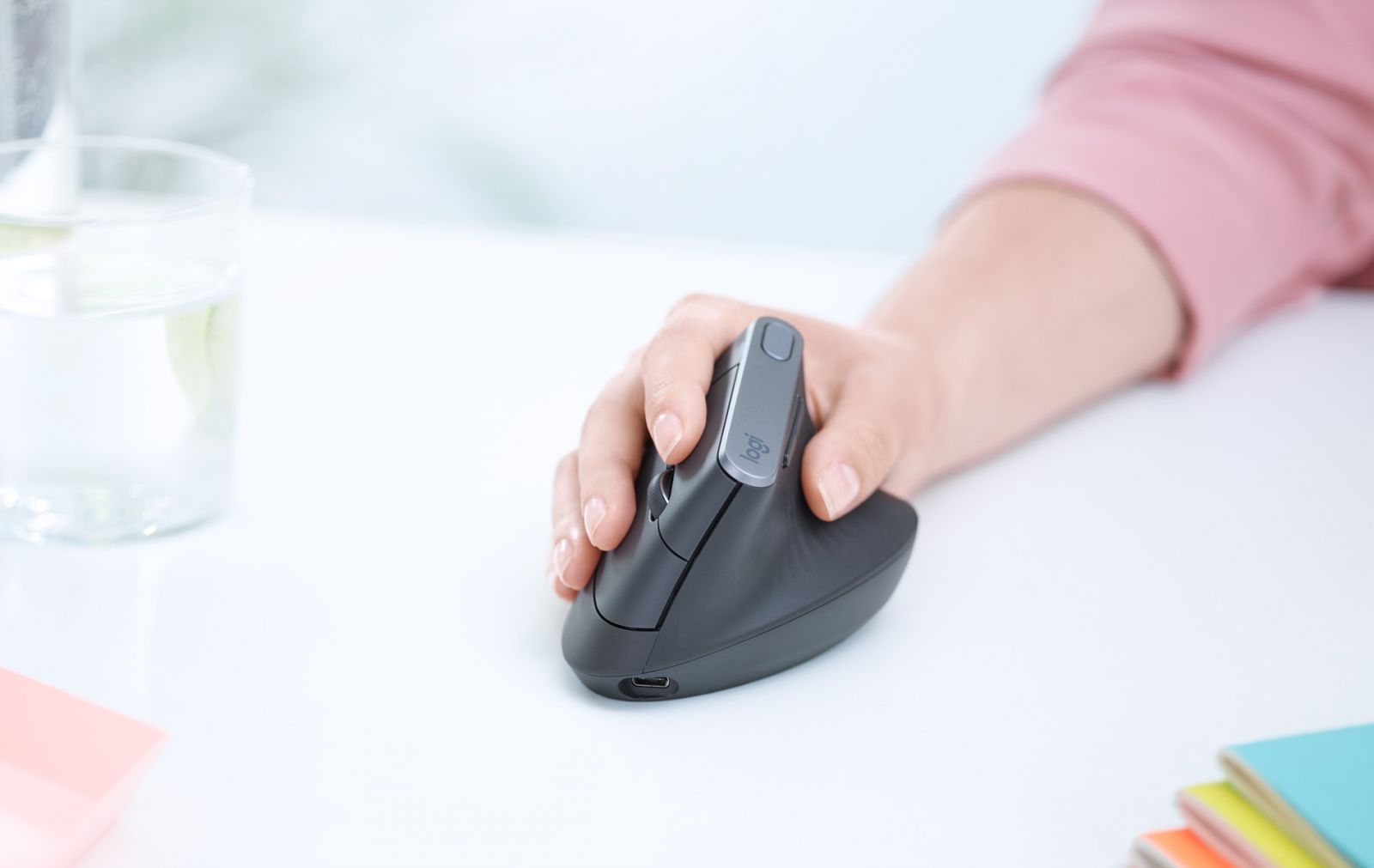 Мишка Logitech MX Vertical, оптична (4000 dpi), безжична/жична, USB Type C, графит, вертикална - характеристика 2