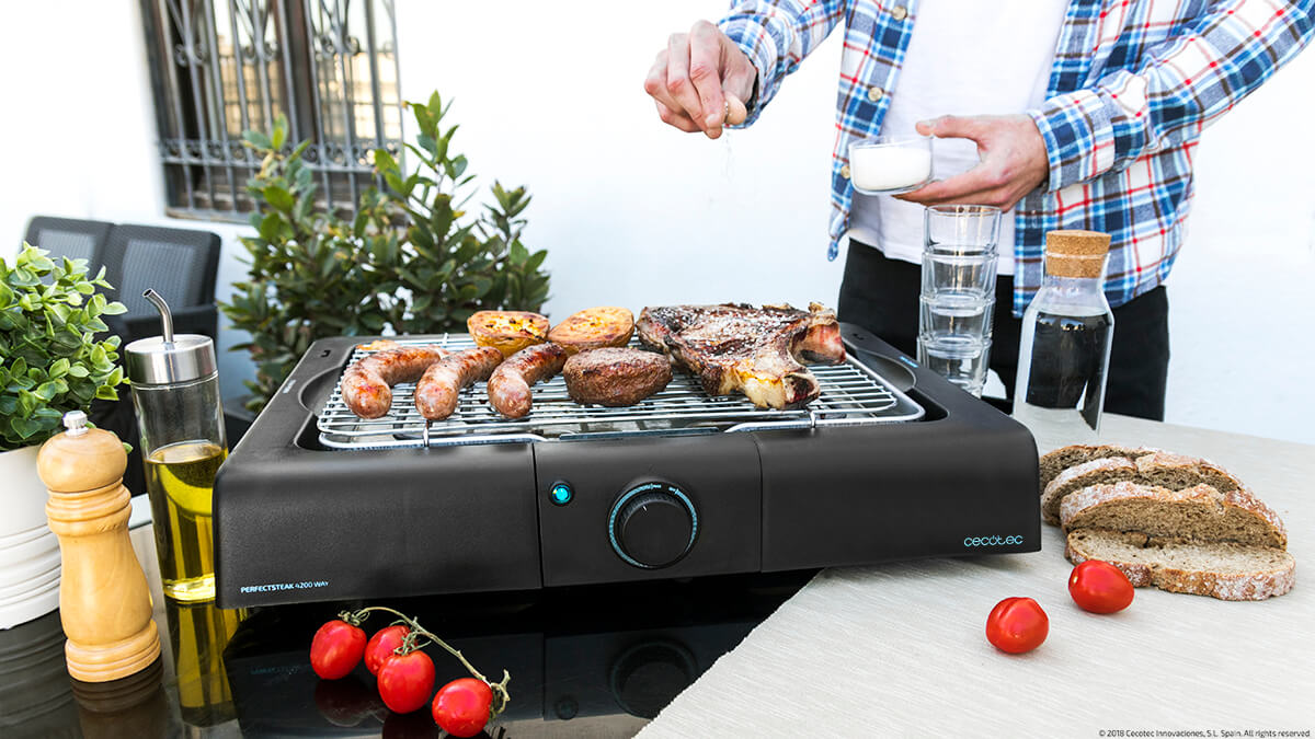 Скара Cecotec PerfectSteak 4200 Way, емайлиран корпус, регулируема височина на решетката, индикатор за включване / изключване, 2400W - характеристика 1