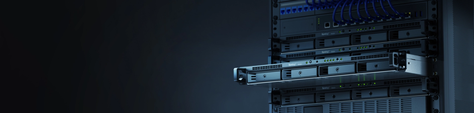 Мрежови диск (NAS) Synology RS422+, двуядрен AMD Ryzen R1600 2.6/3.1 GHz, без твърд диск (4x 3.5" SATA 6Gb/s), 2GB DDR4, 2x RJ-45 1GbE, 1x USB 3.2 - характеристика 2