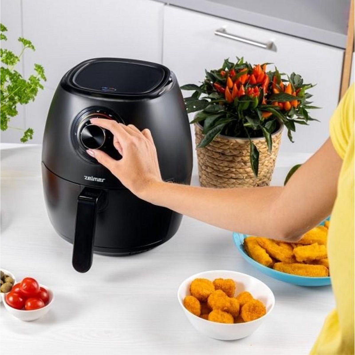 Фритюрник с горещ въздух Zelmer ZAF3500, 9.5 л. вместимост, 12 програми, две независими зони за готвене, 2470W - характеристика 1